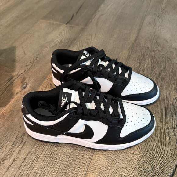 Nike Shoes - NEW Women's Nike Dunks Black/White Sz 7.5